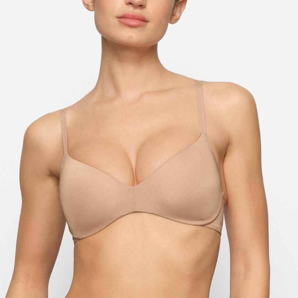 NEW SKIMS Wireless Form Push Up Plunge Bra Clay
